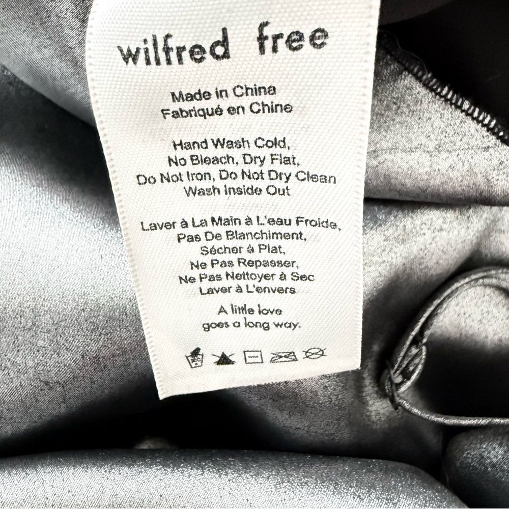 Aritzia Wilfred Only Slip Mini Dress Metallic Silver
Lined• Large •Adjustable - Picture 7 of 17